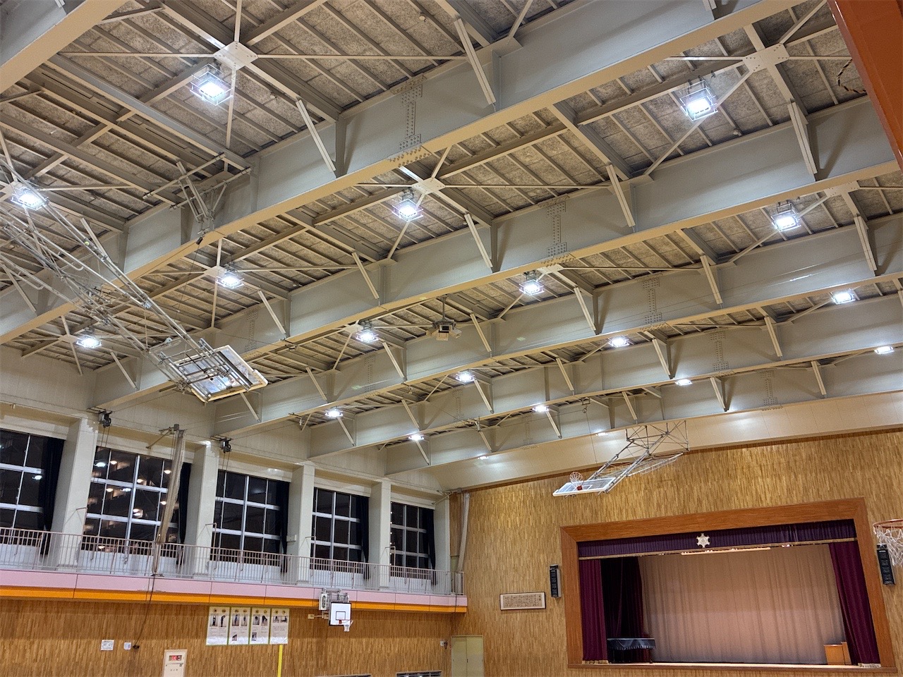 南万代小学校体育館